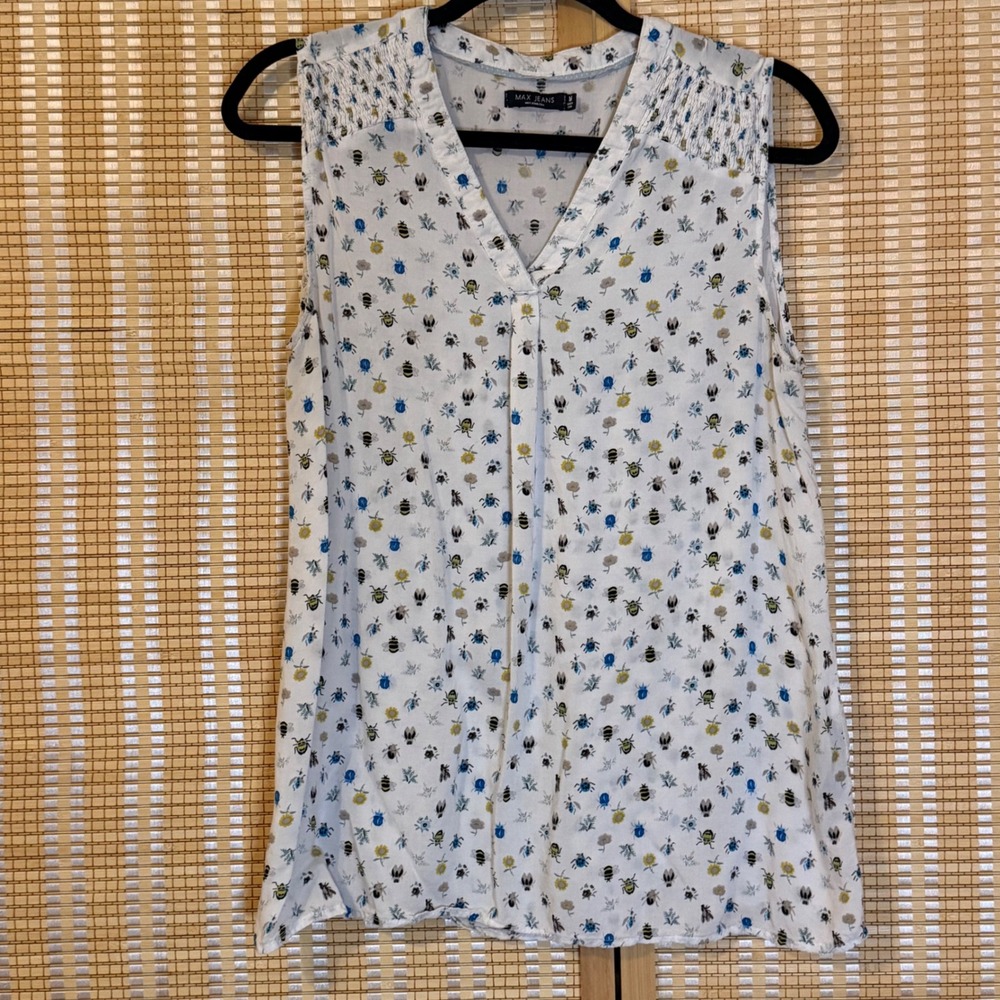 Max Jeans Womens White Bee Beetle Bug Print Sleeveless V-Neck Blouse Size M